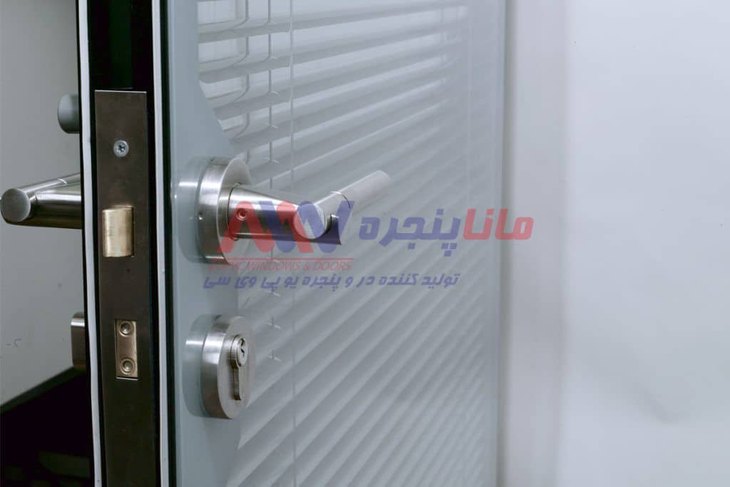 باز نشدن قفل درب دوجداره